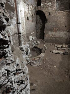 003 RomeUndergroundTrastevere
