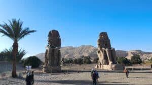 001 colossiamenhotepiiifunerarytemple